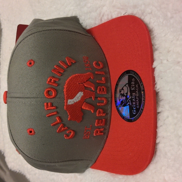 Grizzly Lids Gray California Republic Trucker Snapback W/Red Rim. O/S. NWT - Picture 1 of 7